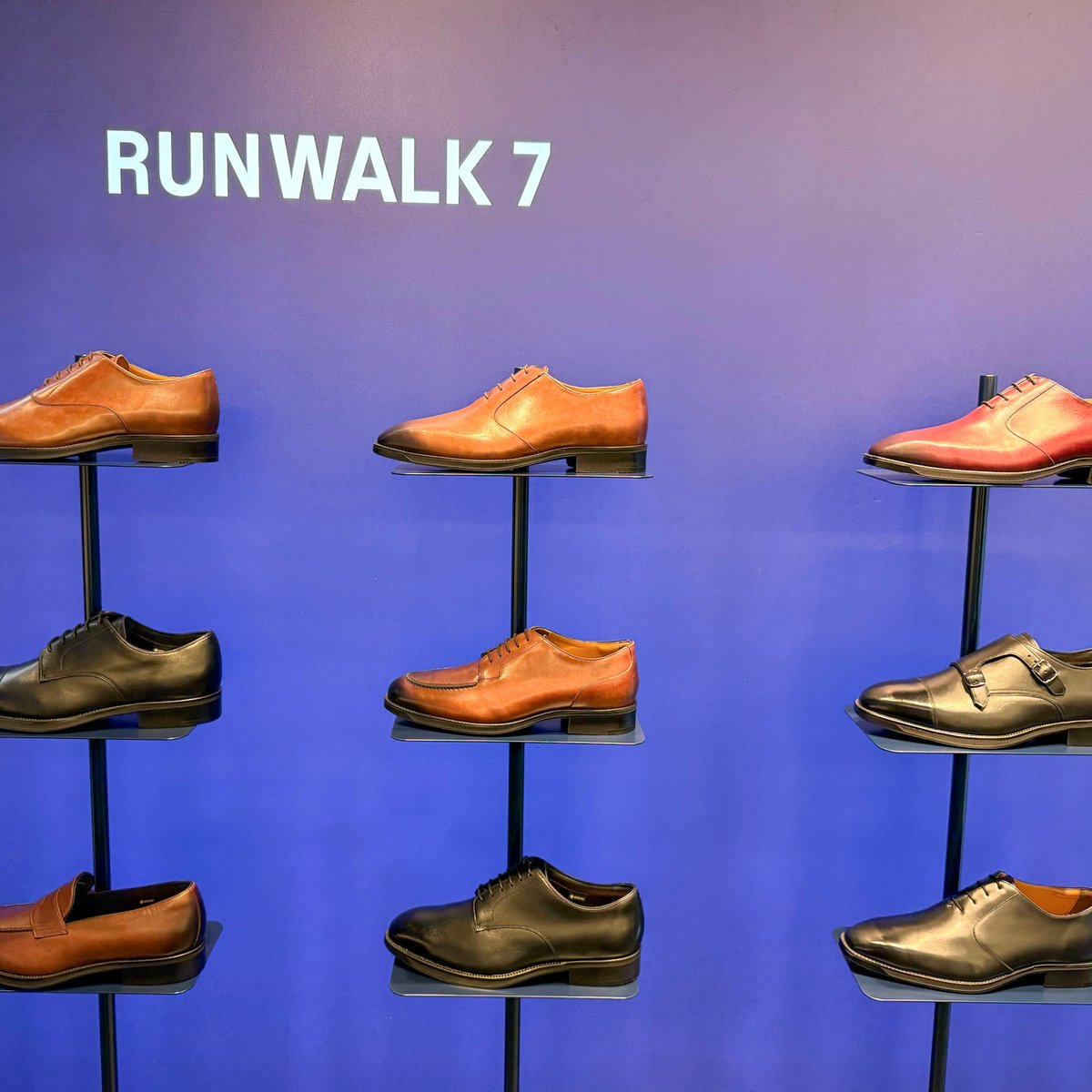 【良品】ASICS RUNWALK 本革 3E 青 27 〈定価¥26,950〉 良品】ASICS RUNWALK 本革 3E 青 27 〈定価¥26,950〉 RUNWALK