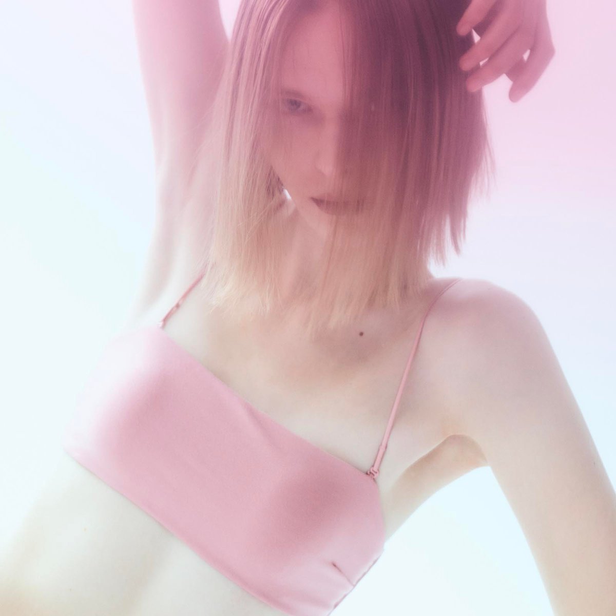 2025美品★定価2.4ワコール スタニングルアＮＵＥヌアーカップ付きインナー黒 ワコール プレミアム、スタニングルアーとの協業ラインを