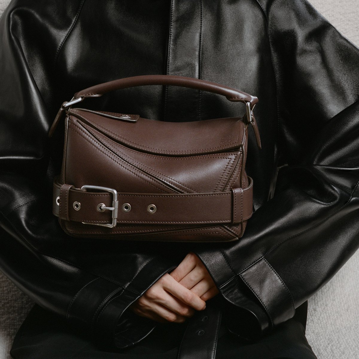 ∞∞ LOEWE ∞∞ Puzzle Biker パズル バイカーバッグ スモール Small Puzzle Biker bag in shiny calfskin Black - LOEWE