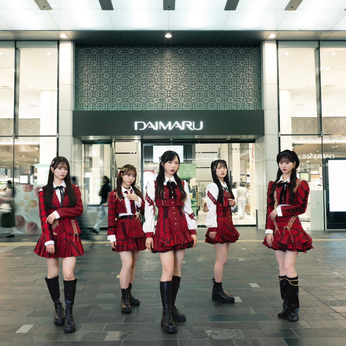 AKB48の衣装展が大丸東京店で開催 過去最多400着以上の衣装を展示