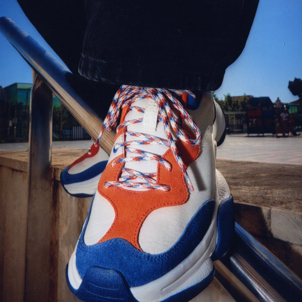 カンペール、超臨界発泡技術を用いたユニセックスライン「カースト」の