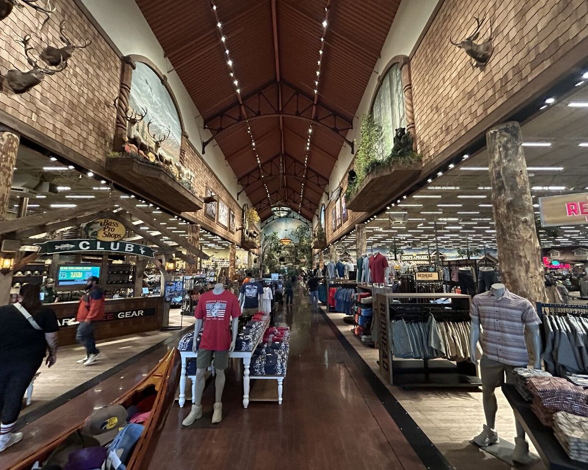 巨大水槽からレストランまで、「アウトドアのテーマパーク」バスプロ