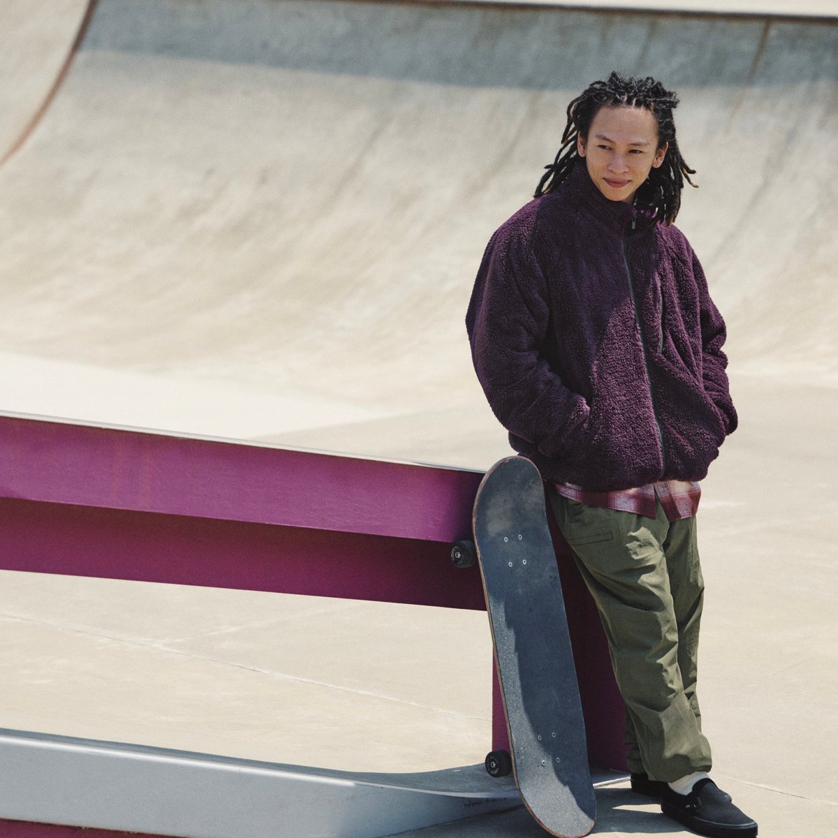 ユニクロがニードルズと初コラボ、象徴的なカラーパレットを採用した