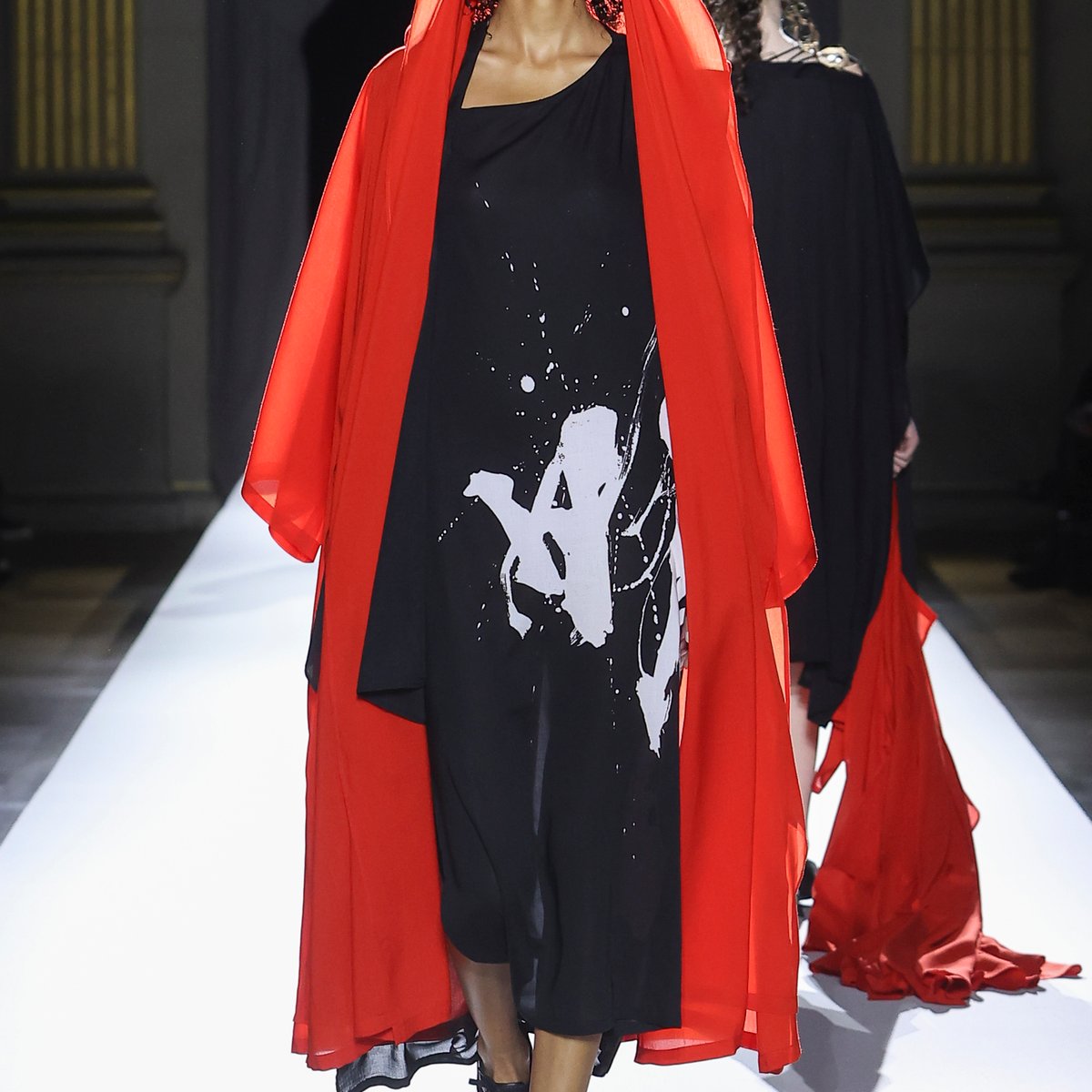 スクリーンではなく、あなたの目で」 ヨウジヤマモトが示した服の本質