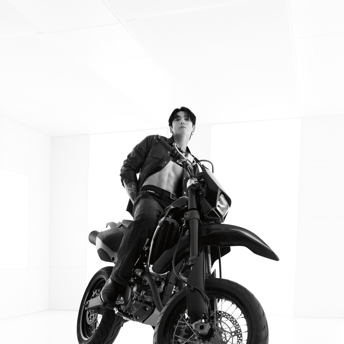 入手困難　  Jeans ジョングク着用モデル ジョングクを起用した「カルバン・クライン」の最新キャンペーン