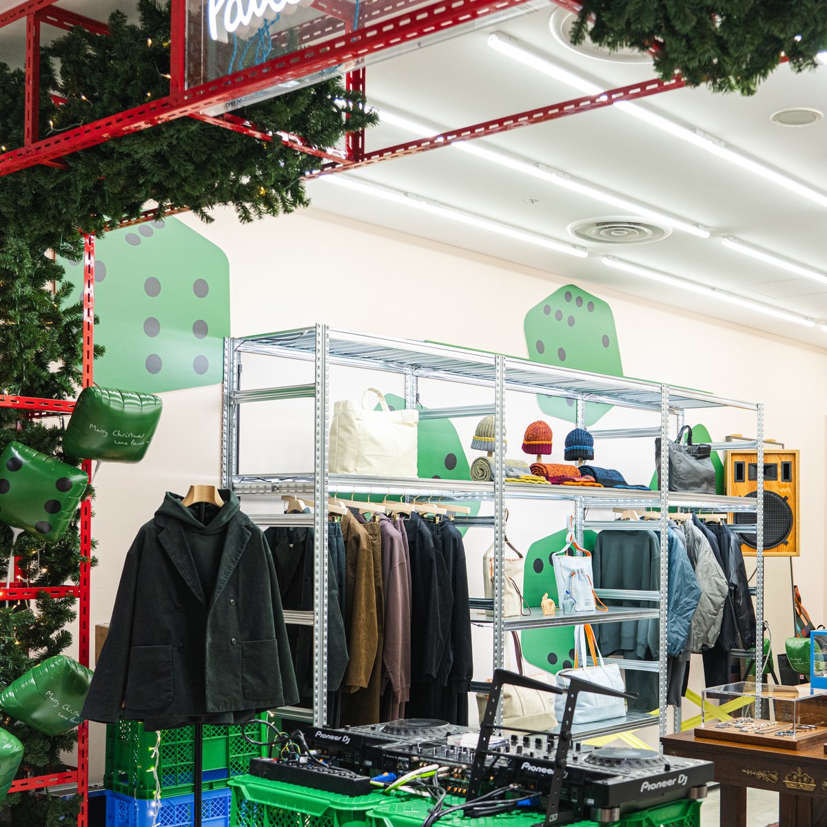 paulsmith-holiday-20251125-015