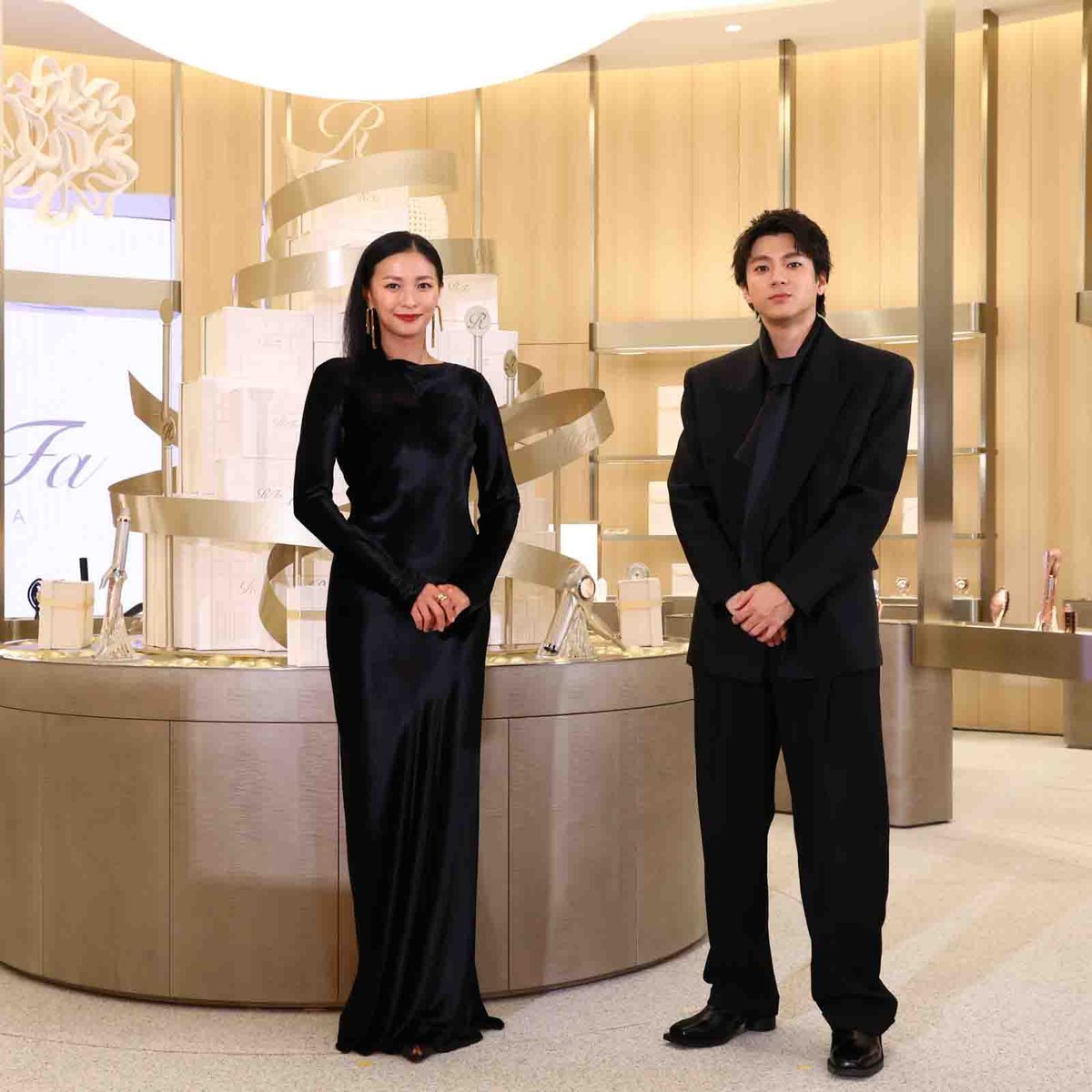 山田裕貴「人生初のテープカットです」 榮倉奈々とリファ ギンザ