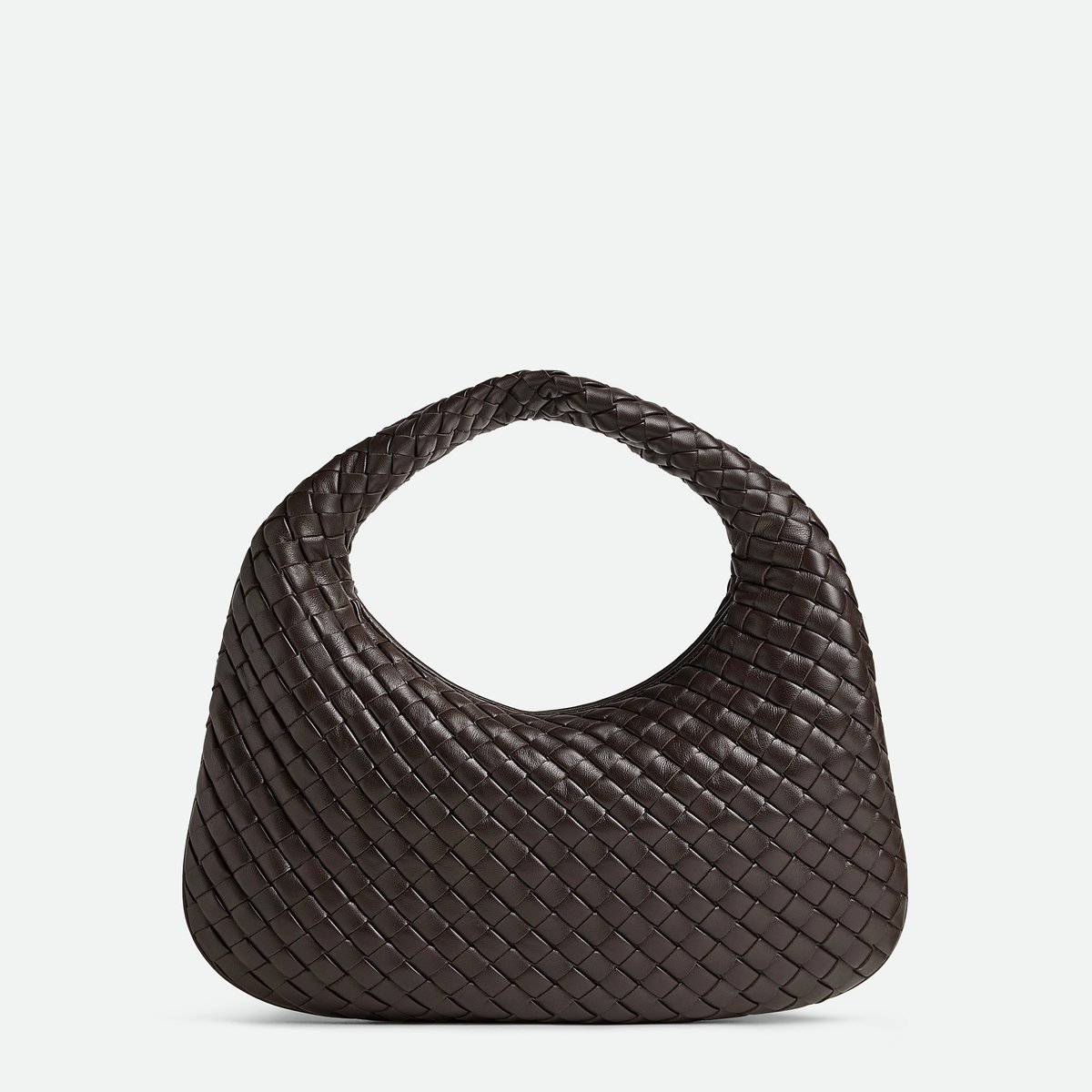 ボッテガ・ヴェネタが「ヴェネタ」を現代仕様にアップデート 身体に