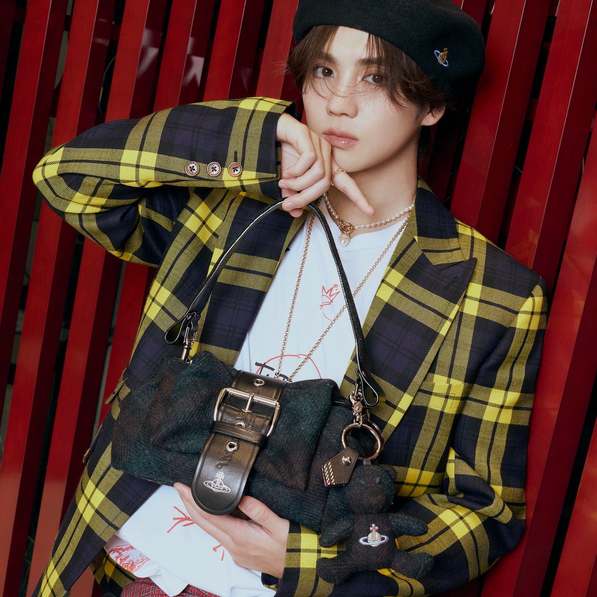 吉野北人がまとう「ヴィヴィアン・ウエストウッド」のホリデースタイル