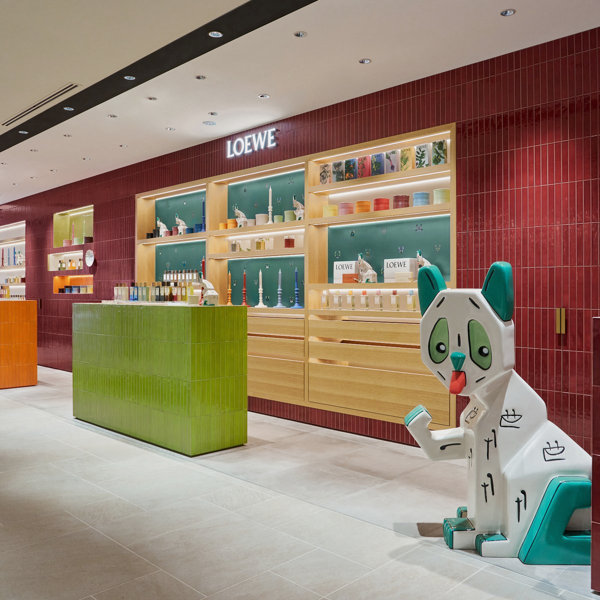 ロエベ パルファムが西武池袋本店に新店舗をオープン 英国芸術家