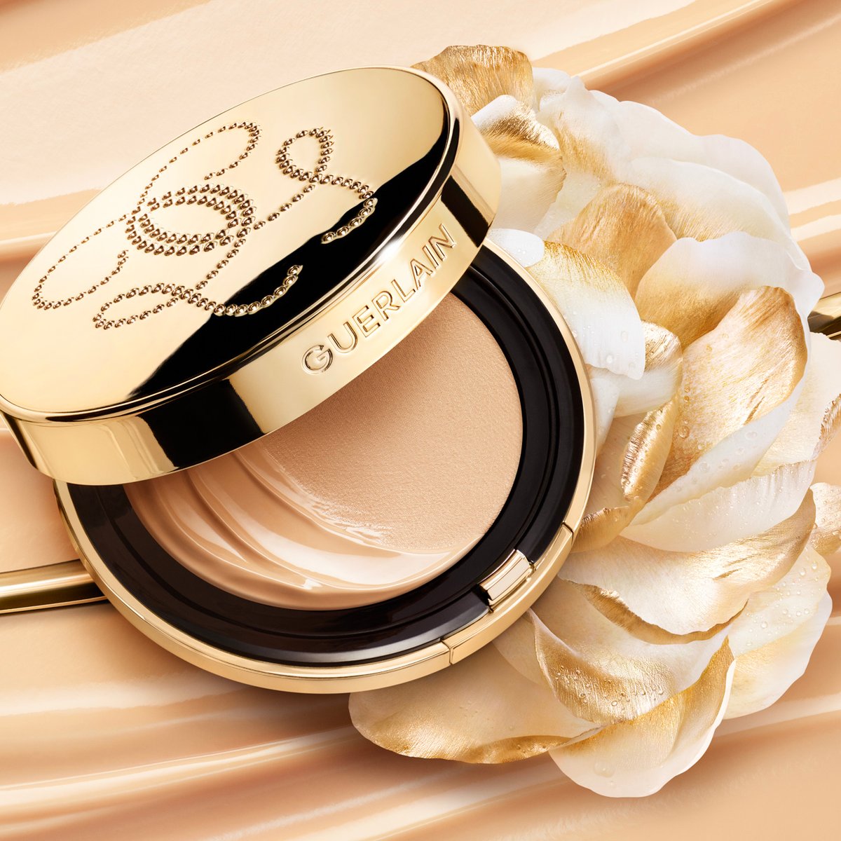 ゲラン」から24Kゴールド配合のクッションファンデ ジュエリーのような