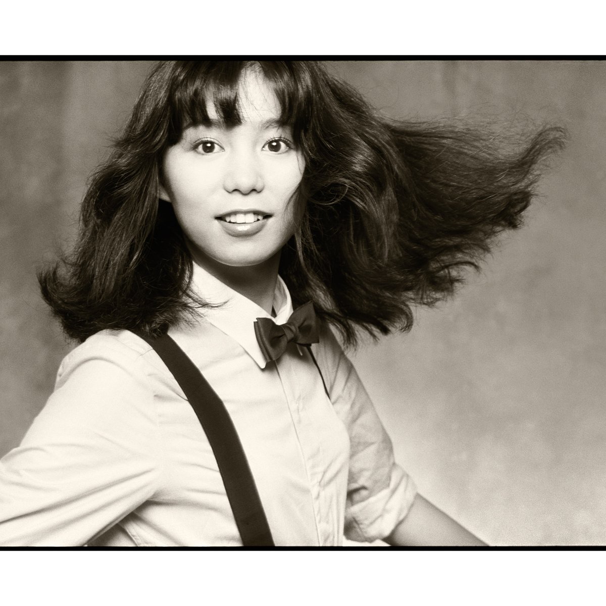 ジャーナル スタンダードが竹内まりやとコラボ 45年前のポートレートを