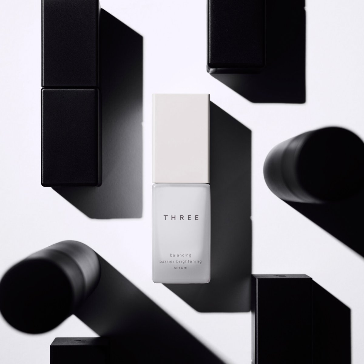 THREE スリー バランシング バリア ブライトニング セラム 30mL THREEから医薬部外品×精油科学の美白美容液が登場 肌の健やかなターン