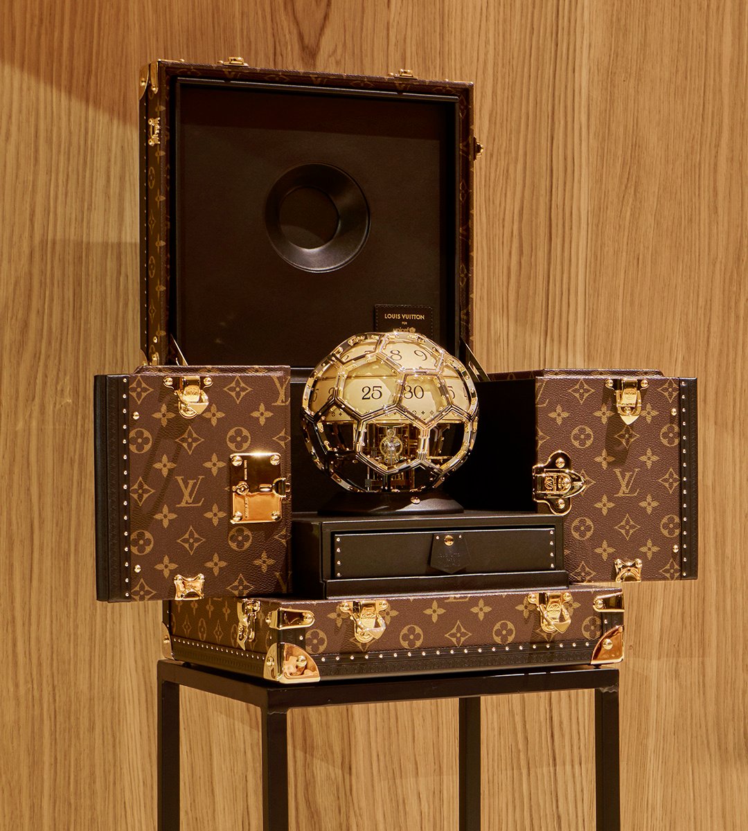 ルイ・ヴィトンのタイム・オブジェと特注トランクが登場 ユニセフとの