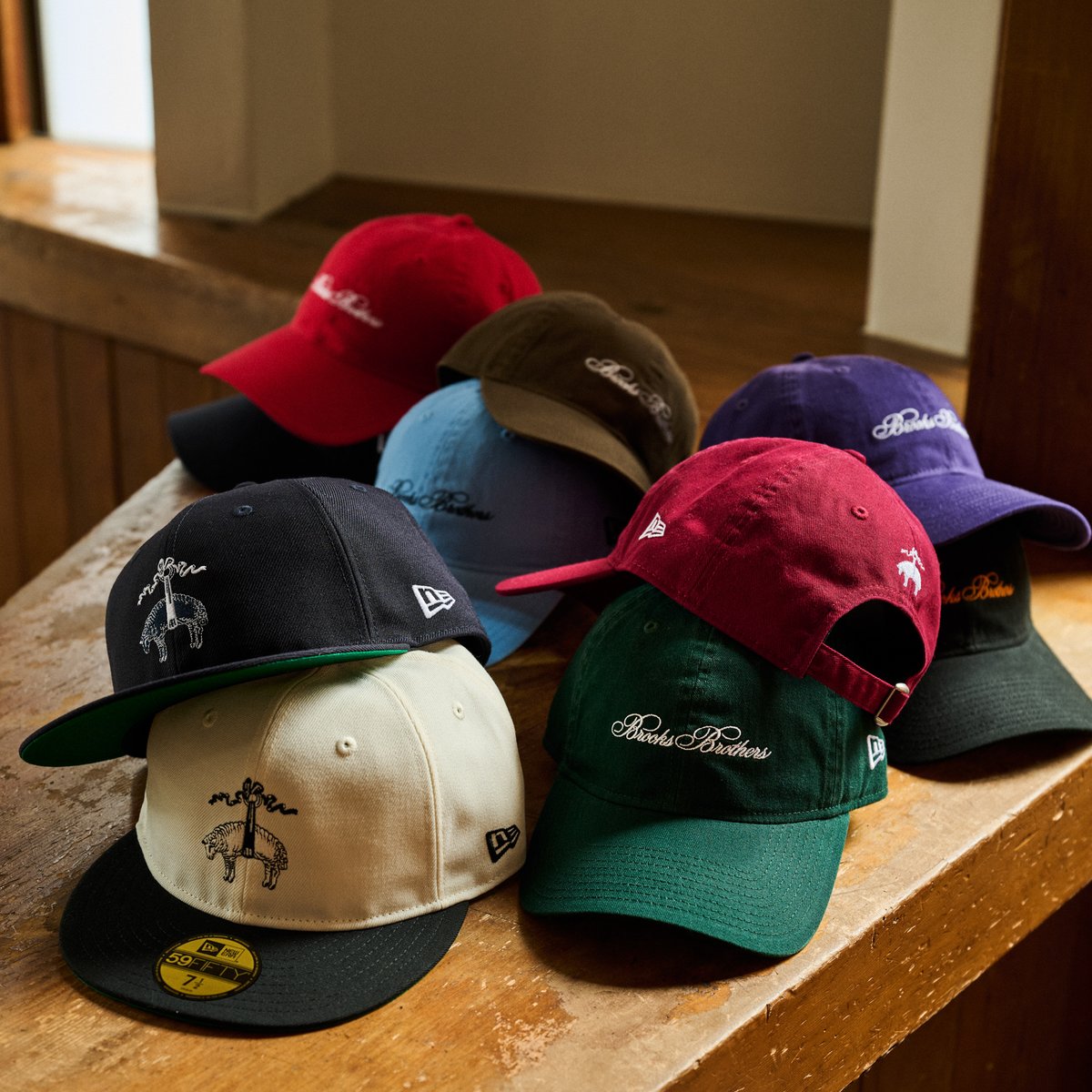 ブルックス ブラザーズとニューエラが初コラボ シンボルマークを刺繍