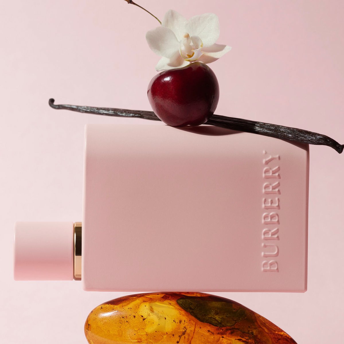 バーバリー ハー オードパルファム」をより濃密に コレクション初の