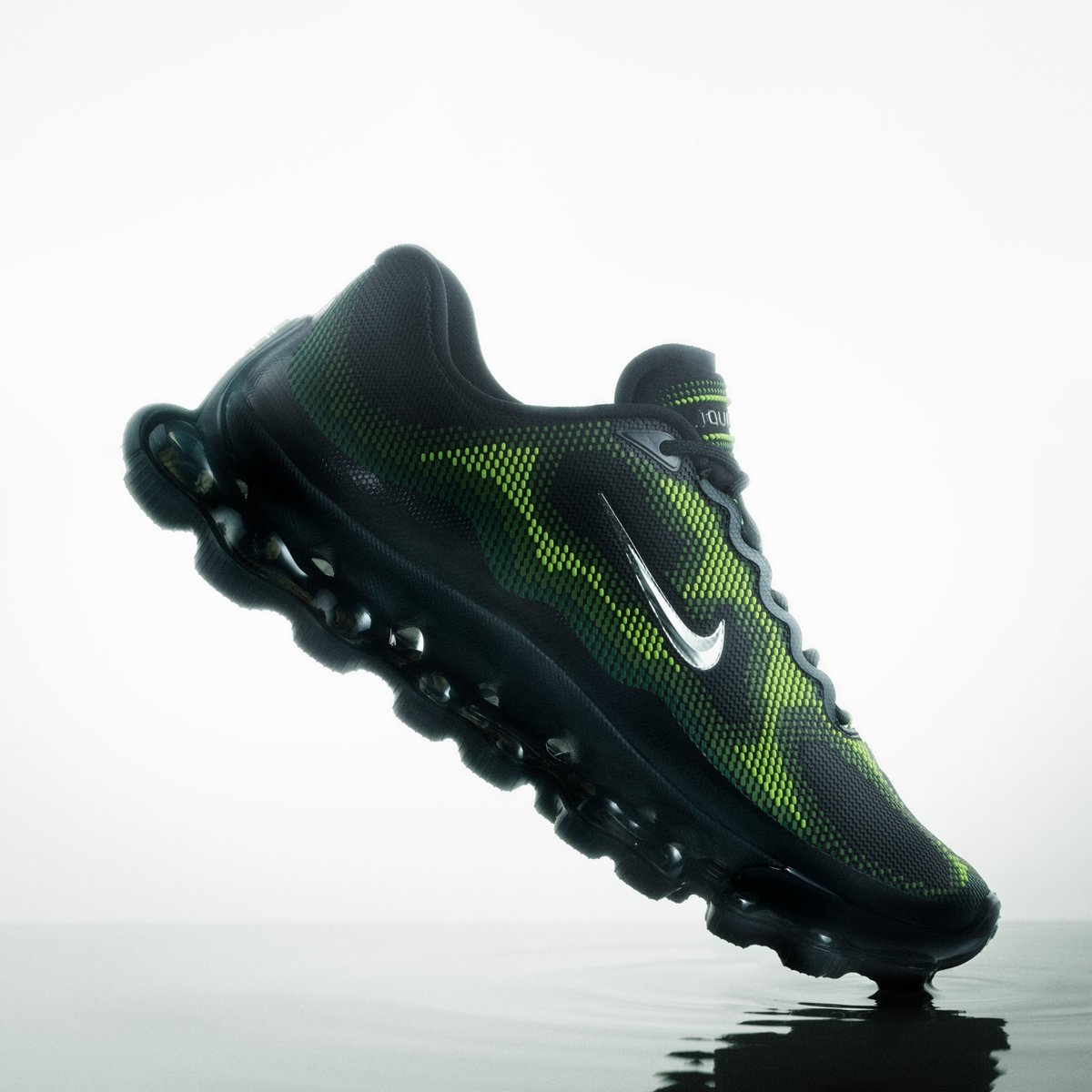 ナイキが新モデル「Air Liquid Max」を発表 毒ガエルから着想