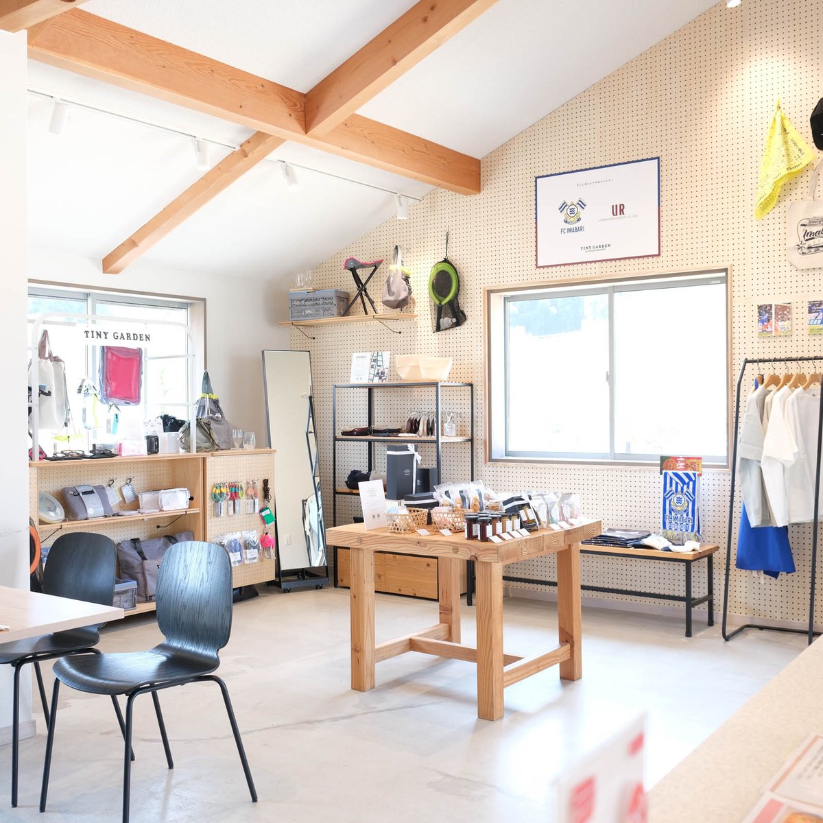 アーバンリサーチ、愛媛県内で唯一の常設販売スペースをアシックス里山