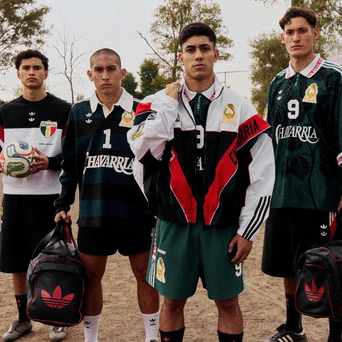 激レア Willy Chavarriaウィリー・チャバリア サッカーユニフォーム アディダス オリジナルス × ウィリー・チャバリア アパレルとフット
