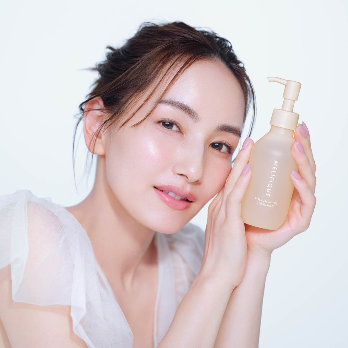 モデル辻元舞の「メリフィーク」から新製品 「クレンジングで肌の調子