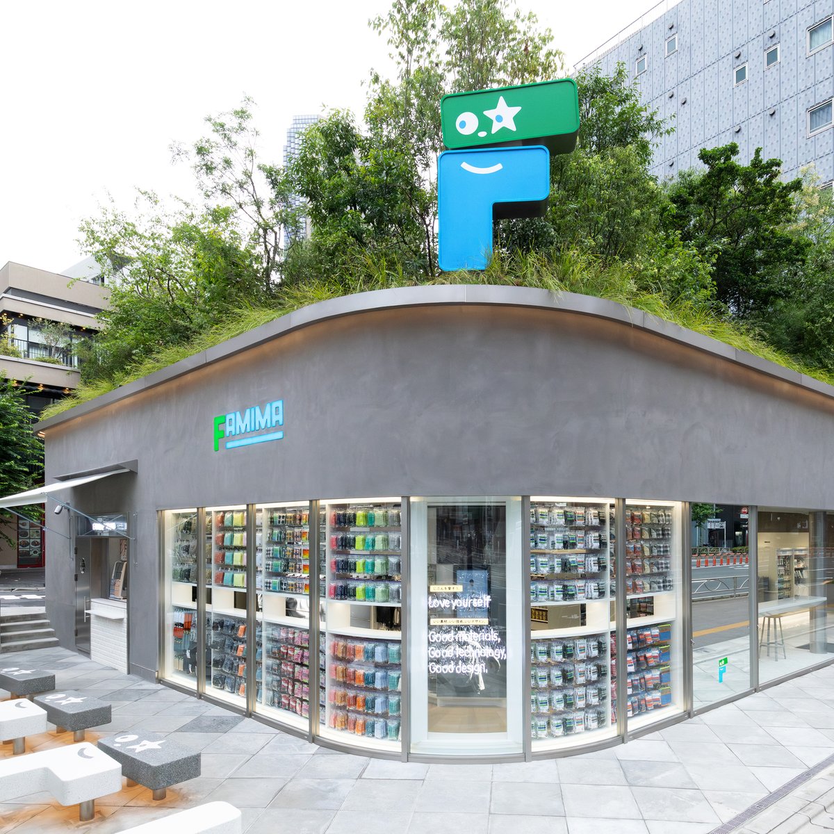 ファミマが初の旗艦店「FAMIMA PARK AZABUDAI」オープン NIGO®︎が全面監修