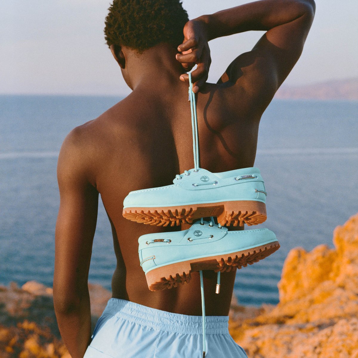 jacquemus デッキシューズサイズ41 ティンバーランドがジャックムスとコラボ ラグーンブルーの定番モデル