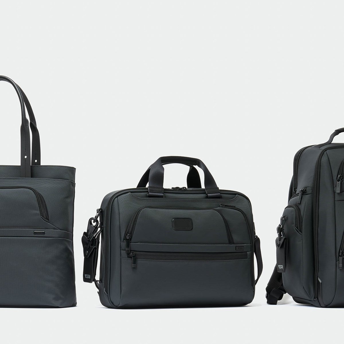 トゥミ × ソフ新作、特別に調色したグレーのコレクションを発売