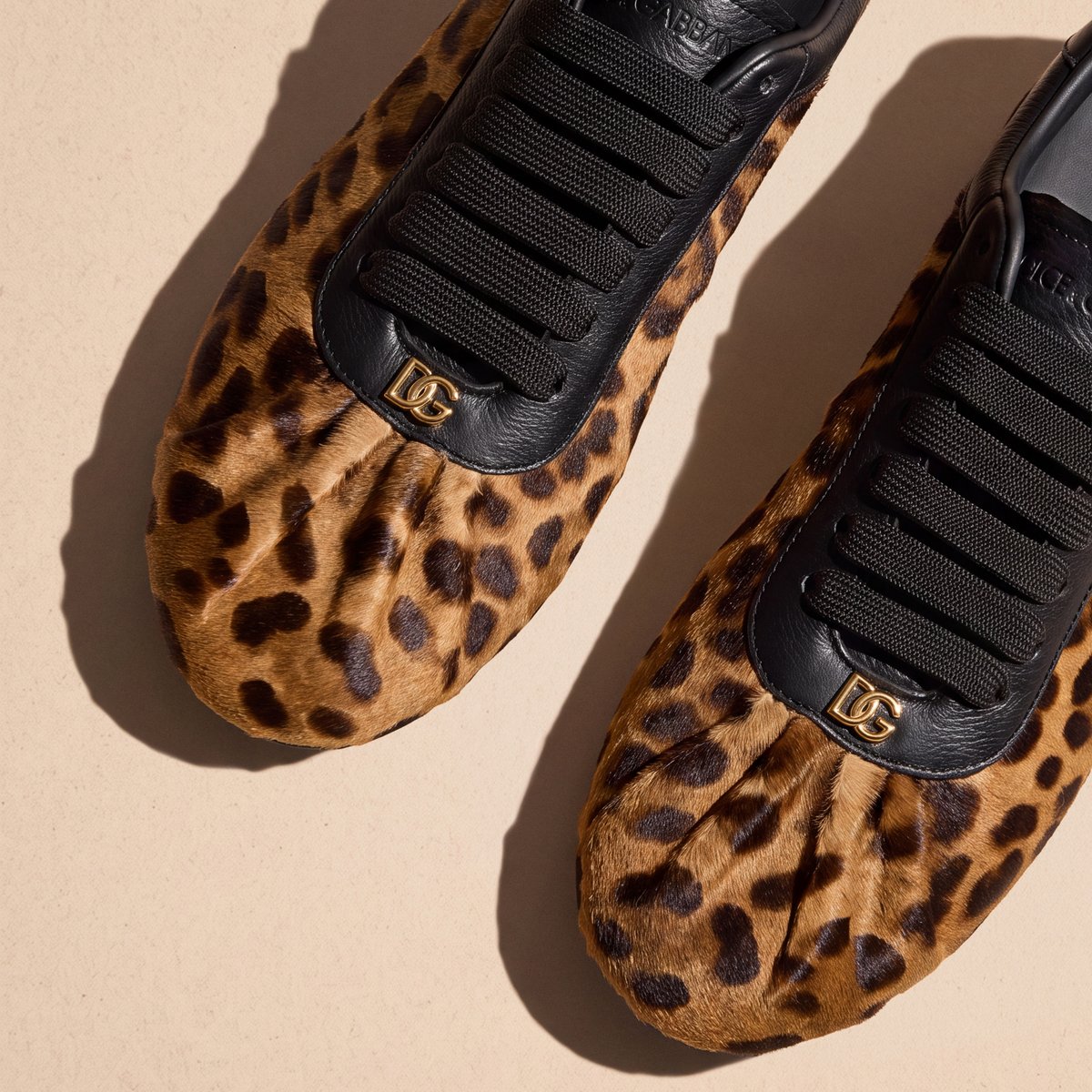 ドルチェ&ガッバーナ DOLCE&GABBANA ビジューレースバレエシューズ ドルチェ＆ガッバーナの新作「バレエ スニーカー」が発売 3色を用意