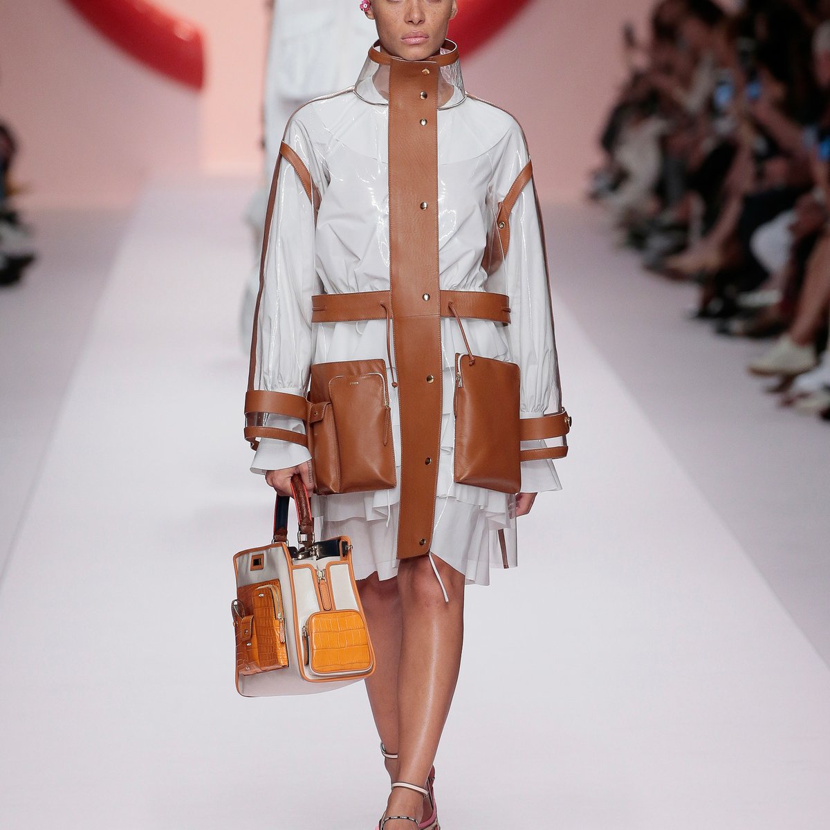 Fendi フェンディ2019春夏コレクション プラトップ FENDI -Women's- 2019年春夏 | パリ | 画像45枚 - FASHIONSNAP