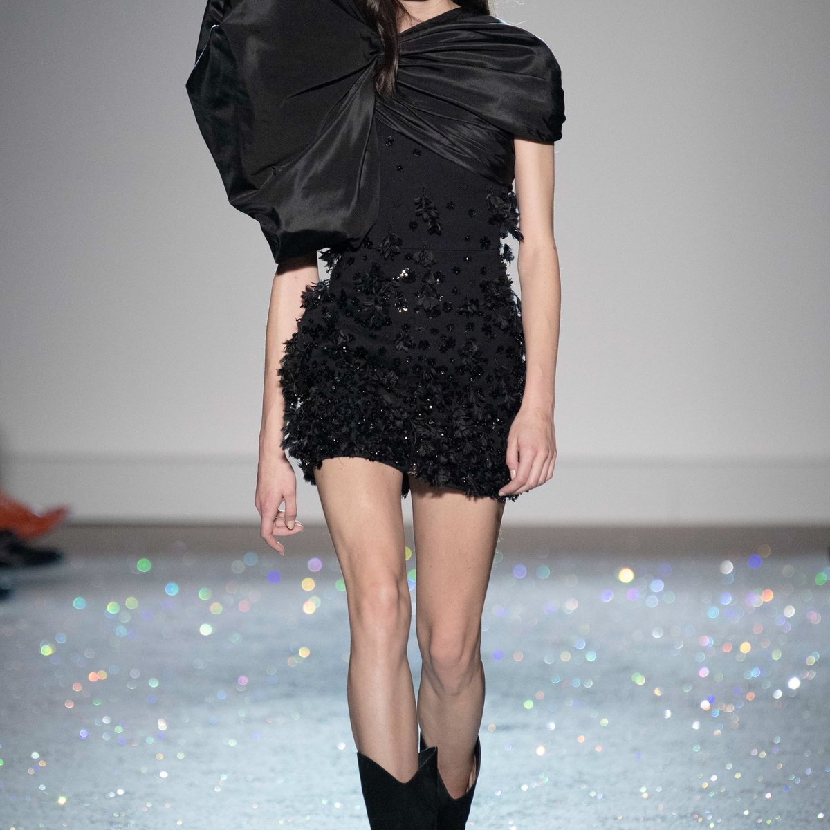 Giambattista Valli 2019年春夏オートクチュール | パリ | 画像 Giambattista Valli 2019年春夏オートクチュール | パリ | 画像