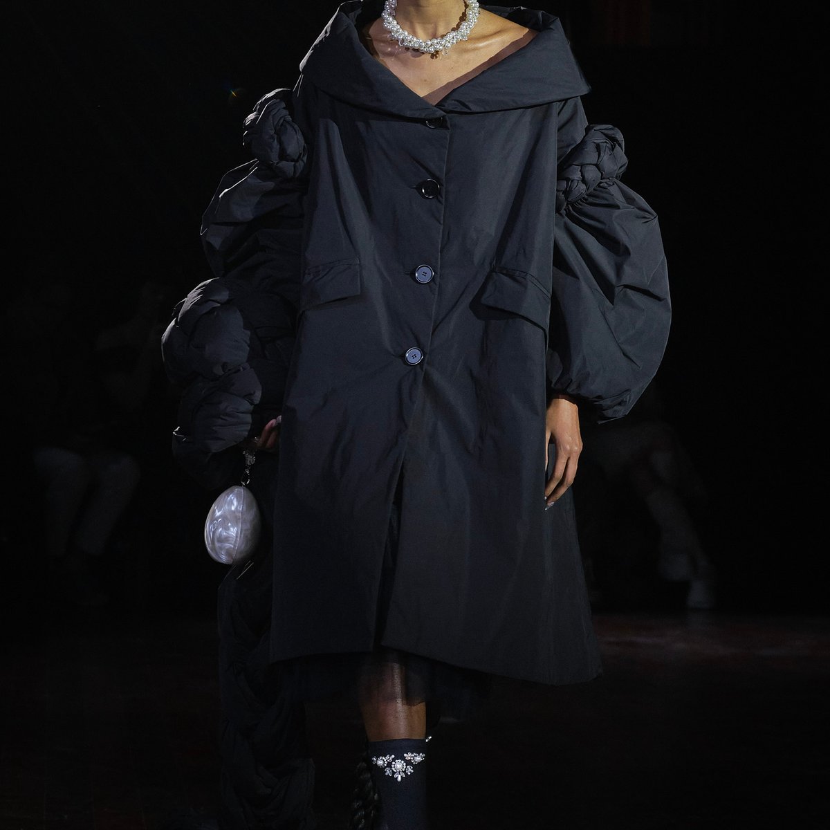 SimoneRocha-2022aw-top-001.jpg