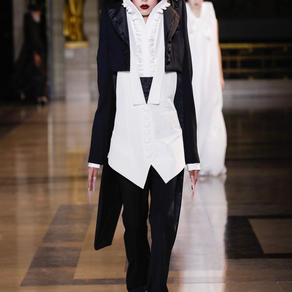 VIKTOR＆ROLF 2022年春夏オートクチュールコレクション | パリ | 画像30枚 - FASHIONSNAP