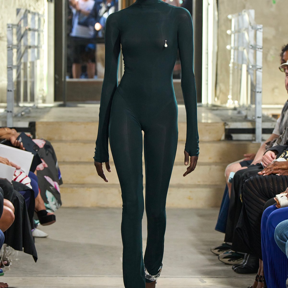 ALAÏA 2023 Winter Spring Collection | パリ | 画像56枚 - FASHIONSNAP