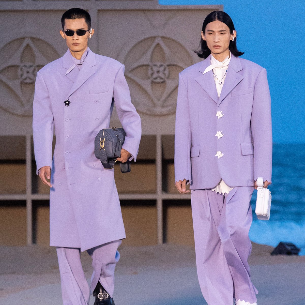 【上品な光沢感】国内発 Louis Vuitton★フーディー シグネチャーフーディウィズエンブロイダリー ｜ルイ・ヴィトン