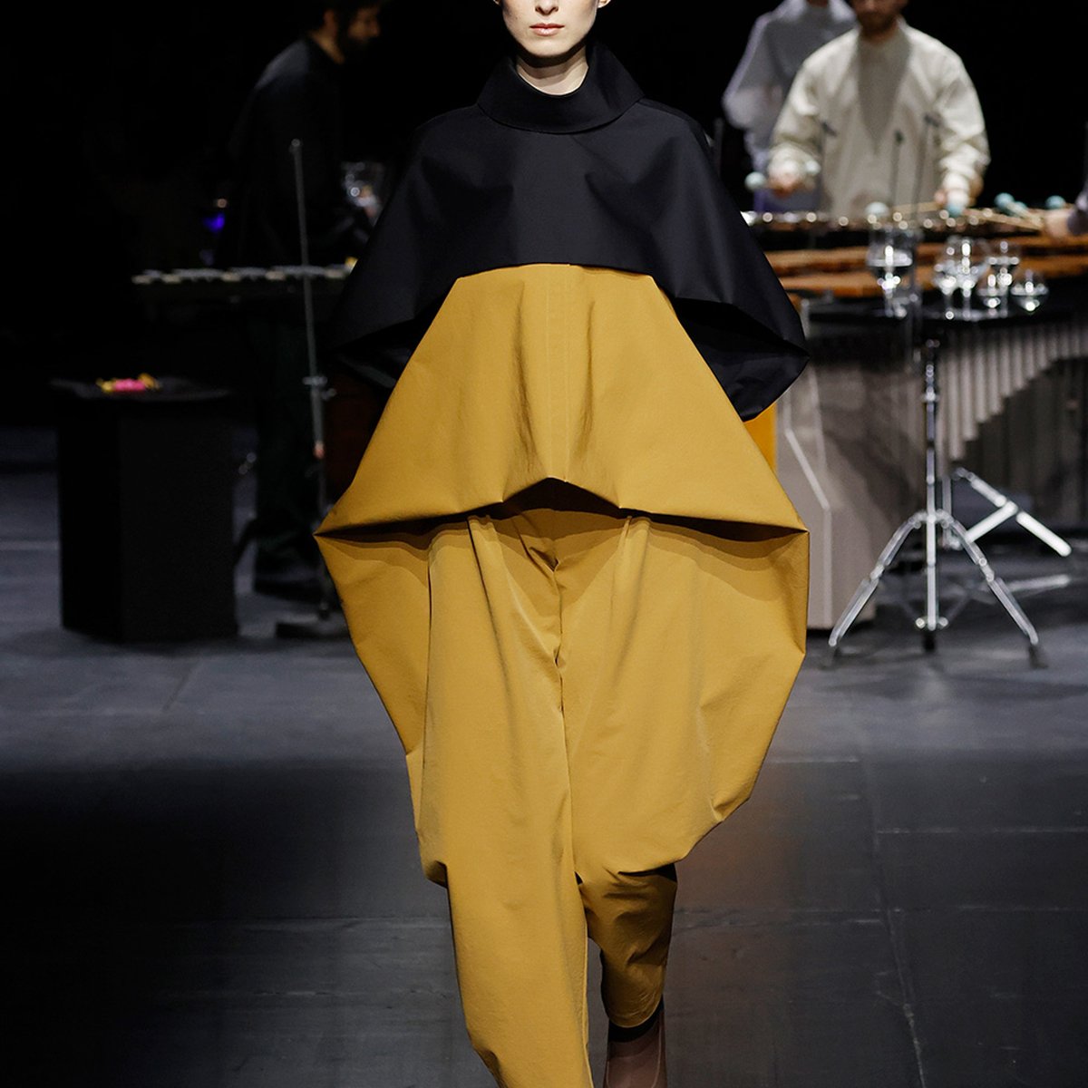 ISSEY MIYAKE 2023年秋冬コレクション | パリ | 画像42枚 - FASHIONSNAP