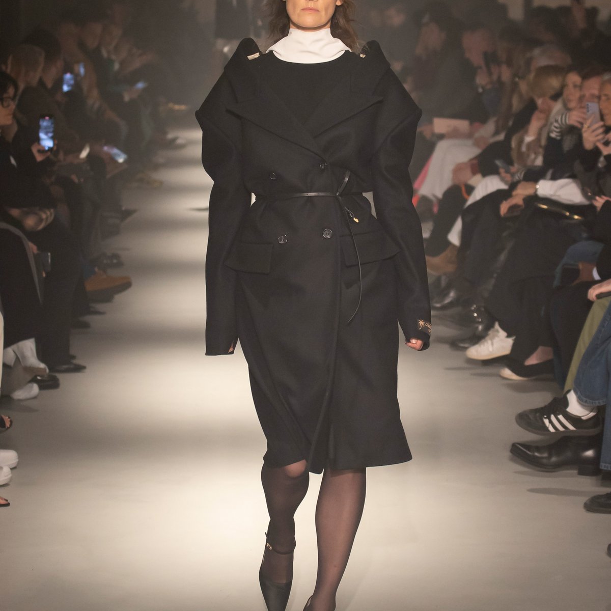N°21 ブラウス　2023AW N°21 2023年秋冬コレクション | ミラノ | 画像34枚 - FASHIONSNAP