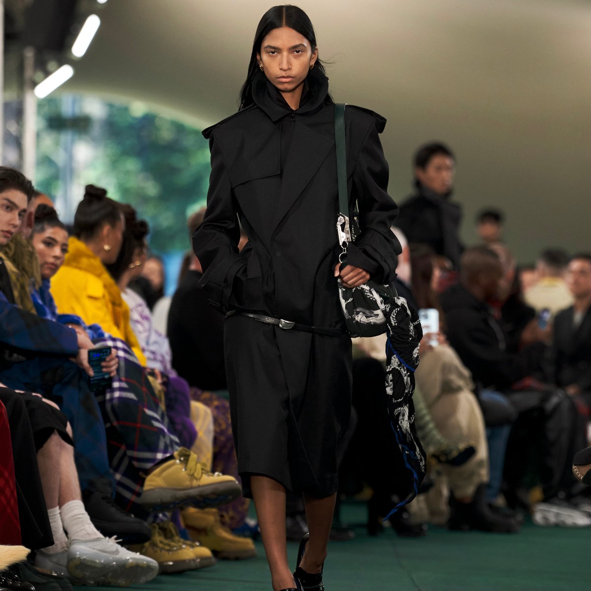 burberry_2024ss_w_00001_top.jpg
