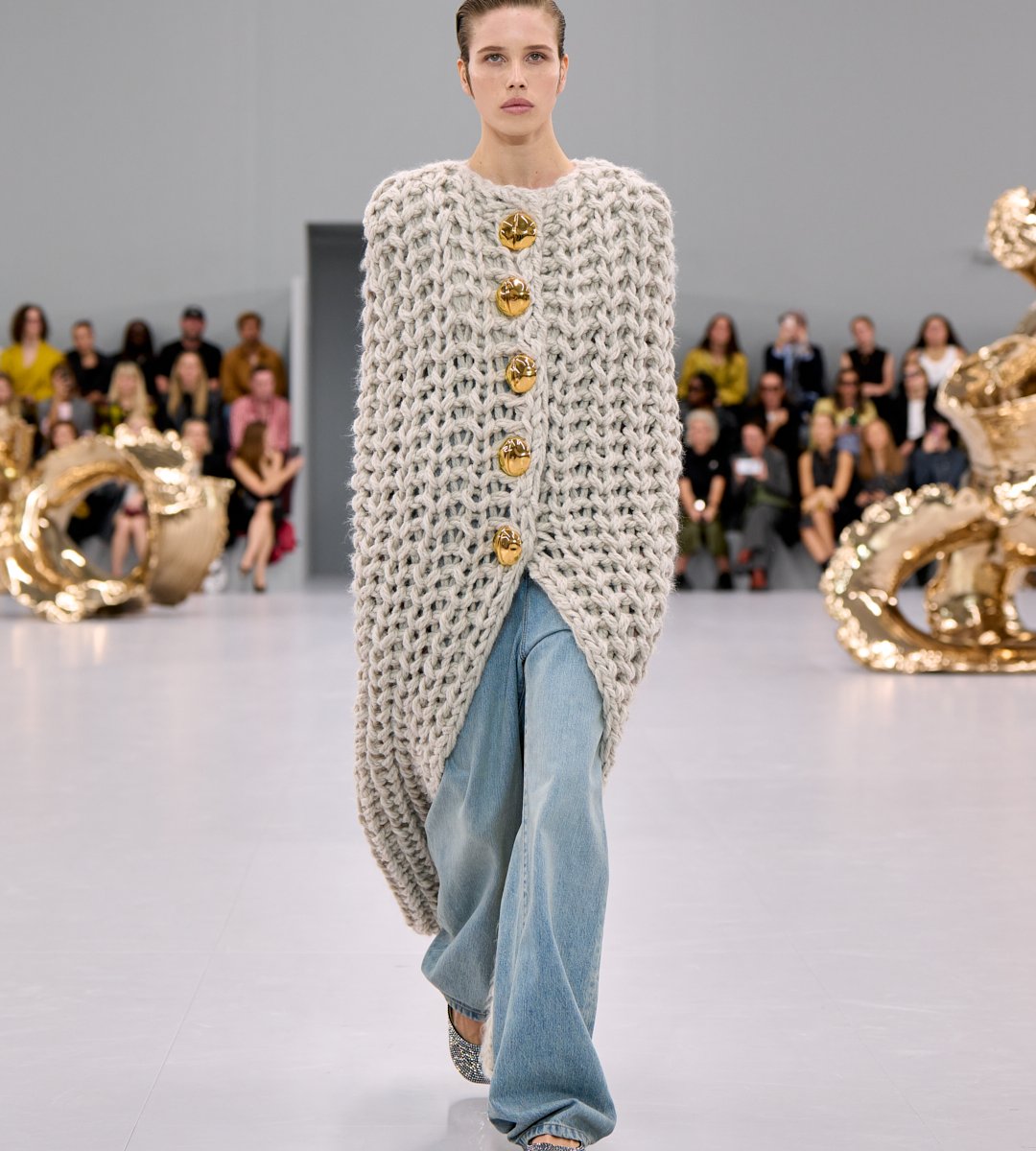 loewe_2024ss_00001_top.jpg
