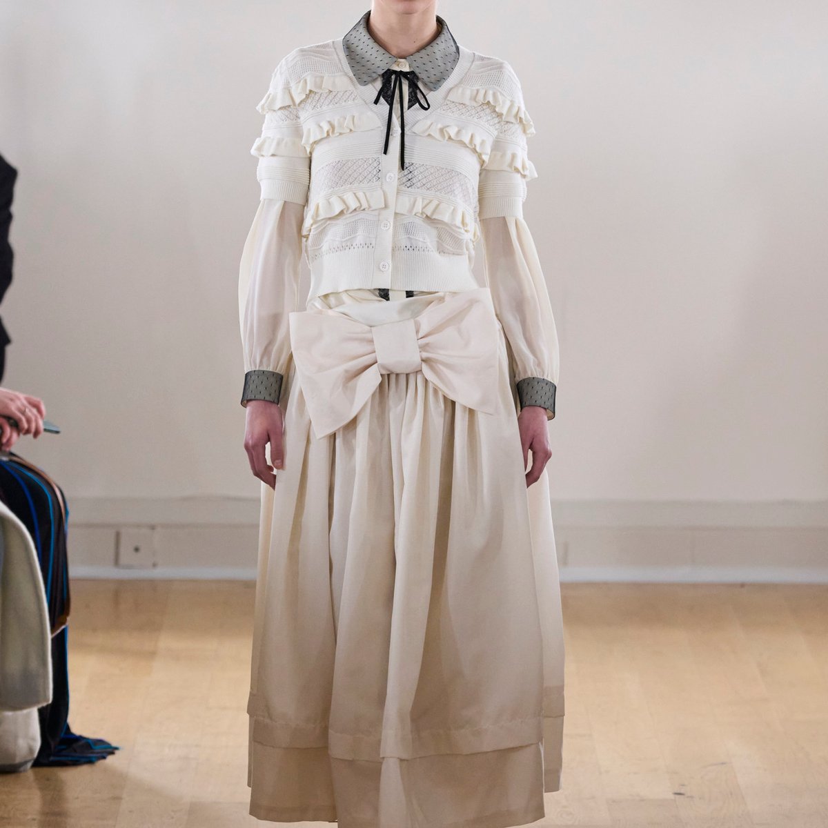 Bora Aksu 2024年秋冬コレクション | ロンドン | 画像39枚 - FASHIONSNAP