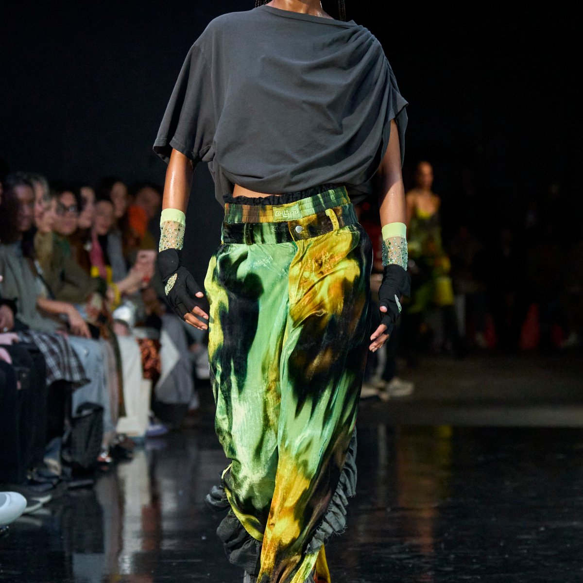 Collina Strada 2024年秋冬コレクション | ニューヨーク | 画像38枚 - FASHIONSNAP