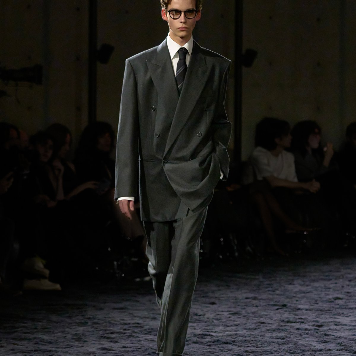 saint-laurent_24w_00001_top-