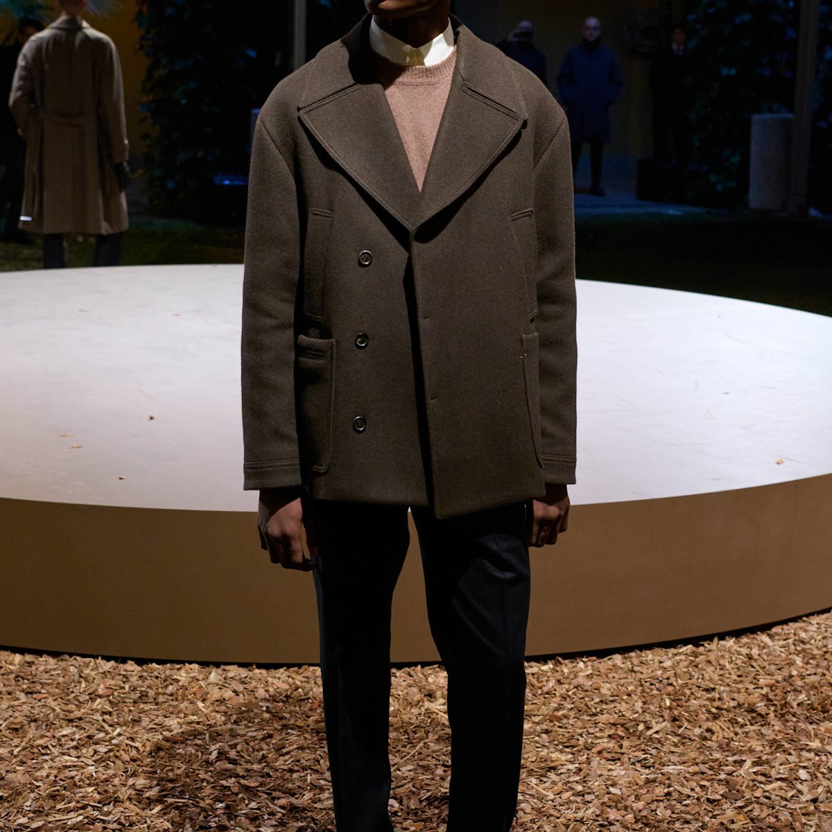 月末限定セール！  コルネリアーニCORNELIANI ブラウン46 秋冬 Corneliani 2025年秋冬コレクション | ミラノ | 画像14枚