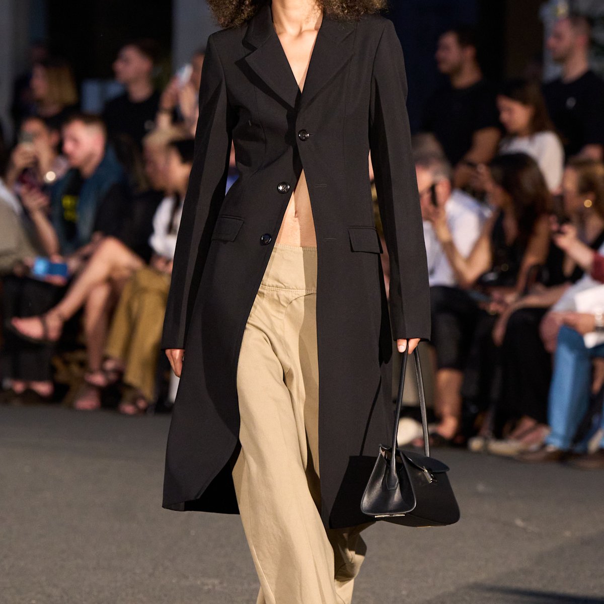 ami-paris-26ss-2025-0626-00001