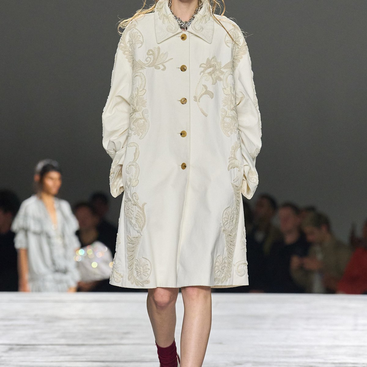 DRIES VAN NOTEN 2004ss ランウェイ　白　スカート DRIES VAN NOTEN -Women's- 2026年春夏コレクション | パリ