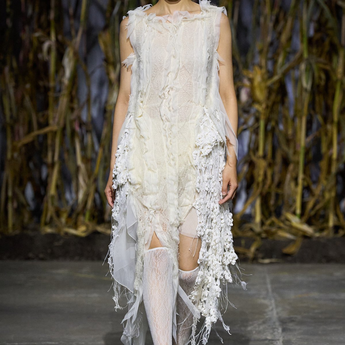 Cygne バルーントップス Pauline ブラック Pauline Dujancourt 2026年春夏コレクション | ロンドン | 画像27枚