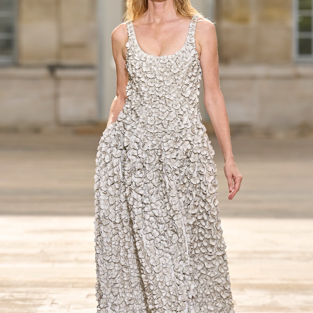 GABRIELA-HEARST_26ss-2025-10-