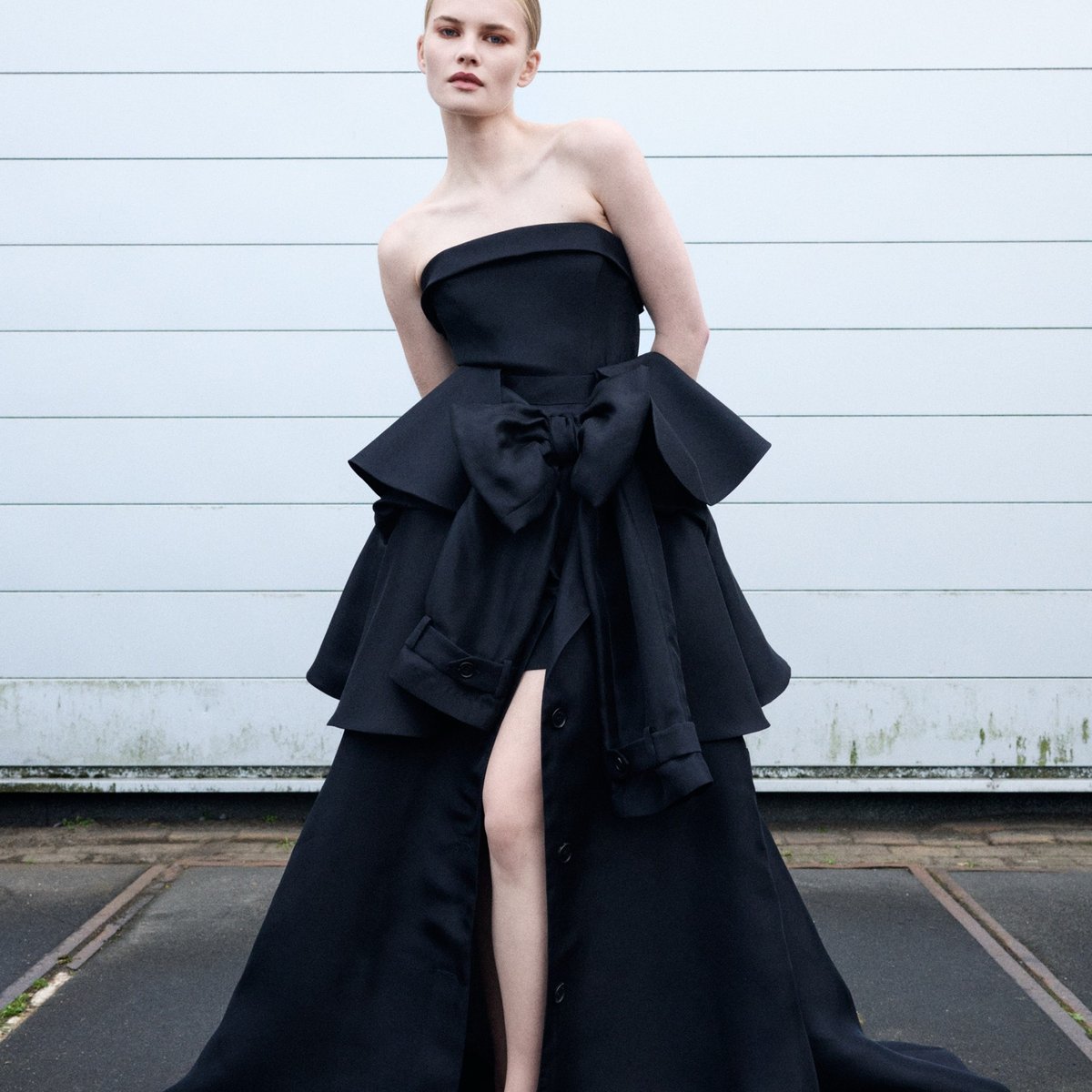 VIKTOR&ROLF(ヴィクター＆ロルフ)サマースーツセットアップ VIKTOR&ROLF 2026年春夏コレクション | 画像18枚 - FASHIONSNAP