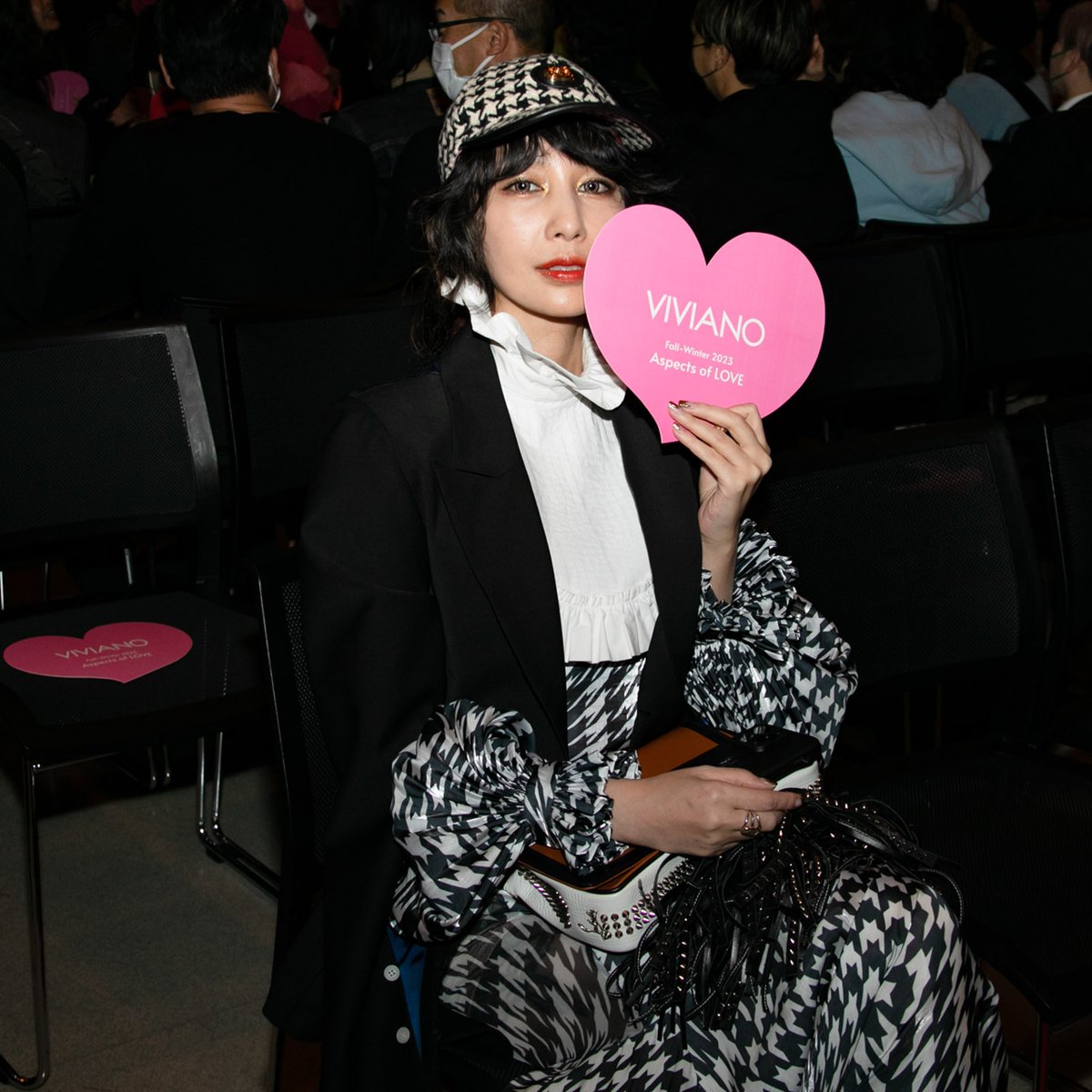 中島美嘉 15周年記念グッズ③ Street Style - 東京 - 中島美嘉さん - 2023年03月16日撮影
