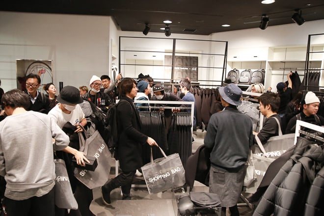 売場は戦場」2000人が行列アレキサンダー・ワン×H&Mが争奪戦に