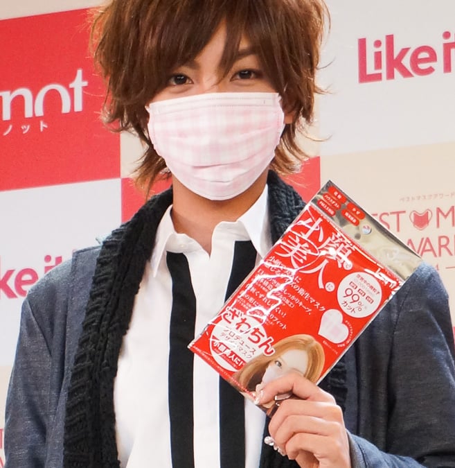 ざわちん　Mサイズ ざわちんがマスクをプロデュース チェック柄でファッション性を追求